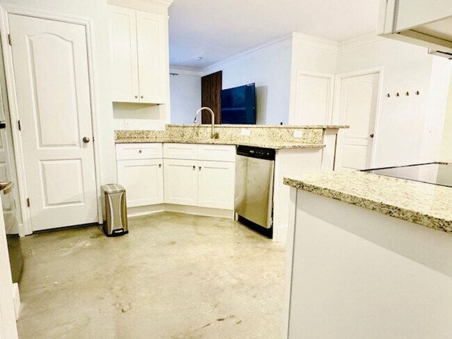 Building Photo - 8842 Villa View Cir