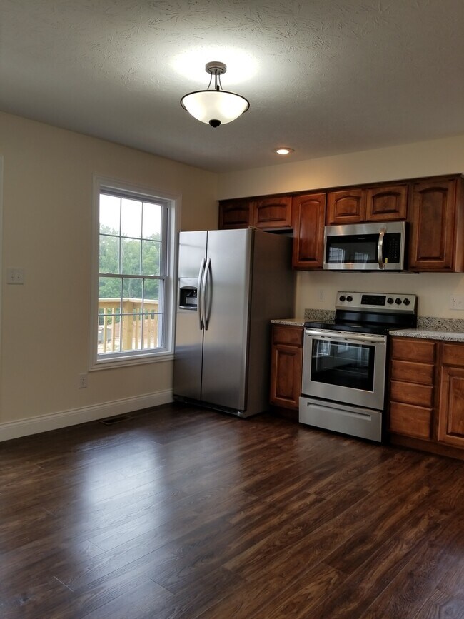 Building Photo - Beautiful and Modern 3 Bed 2.5 bath Home!