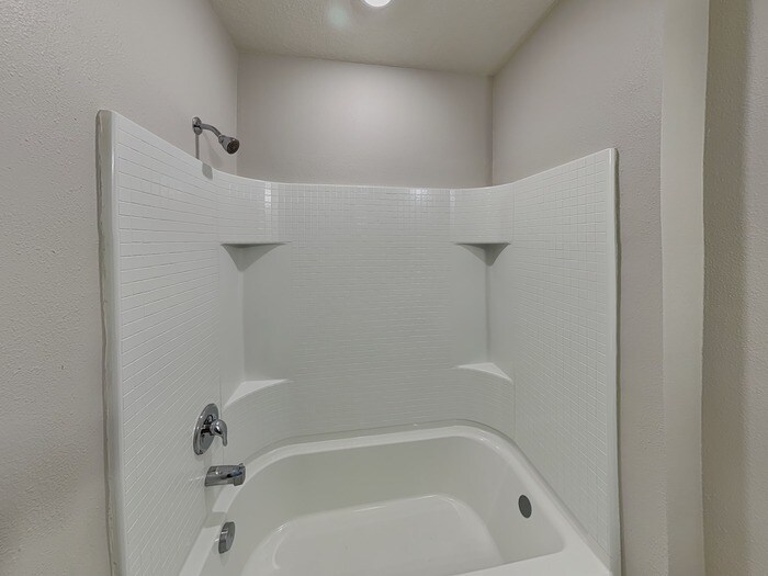 Building Photo - 1660 Aspen Ave