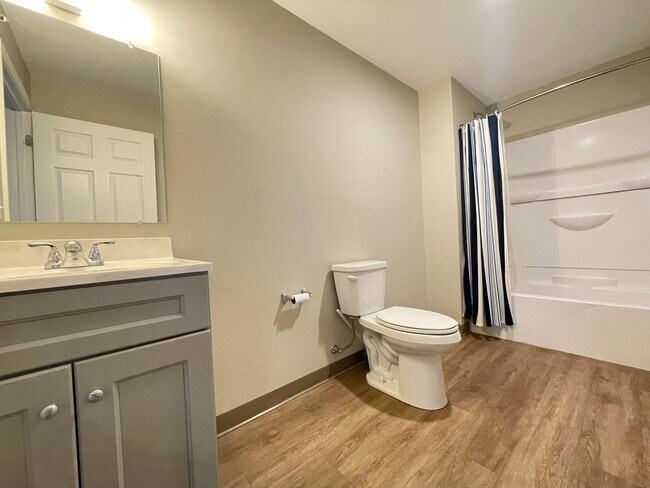 Building Photo - 463 Beech St