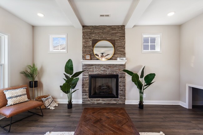 Building Photo - 2433 Bucklin Dr