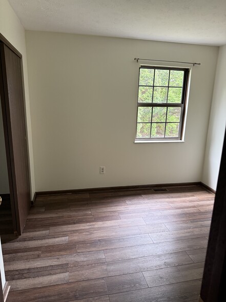 Building Photo - 246 Rolling Acres Dr