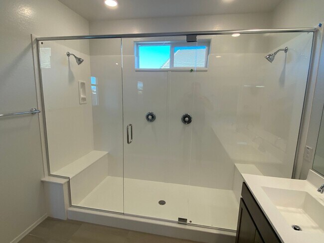 Building Photo - Beautiful Newer Build 3 Bed/2 Bath with Den in Rancho Cabrillo