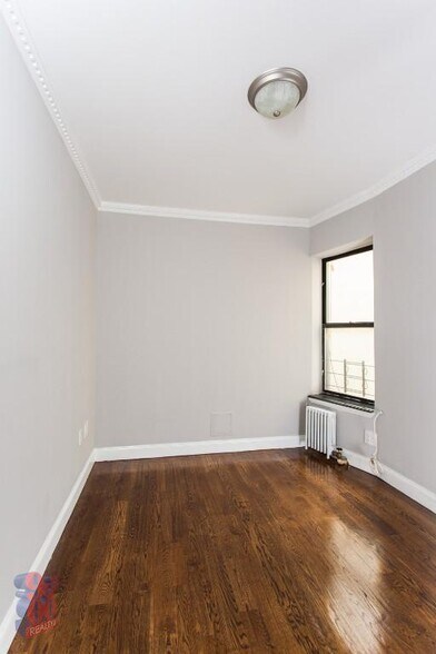 Building Photo - 326 E 100th St