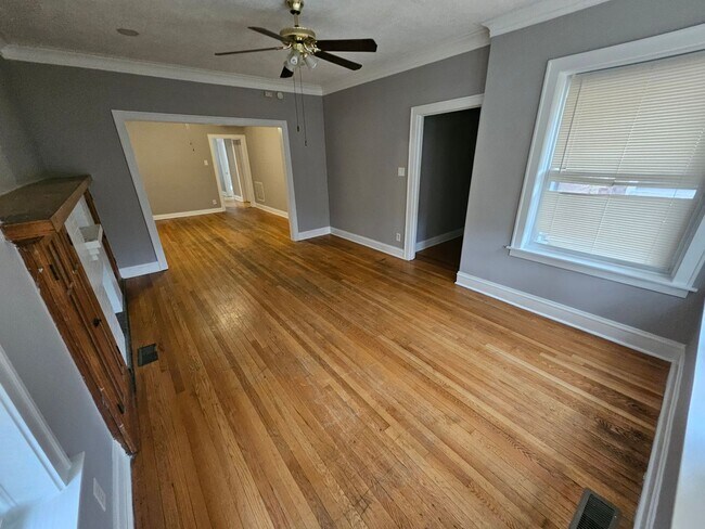 Building Photo - 6136 S Richmond St