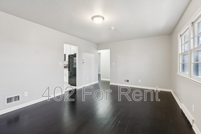 Building Photo - 3823 Saratoga St