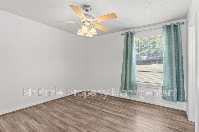 Building Photo - 3615 Goldfinch Dr