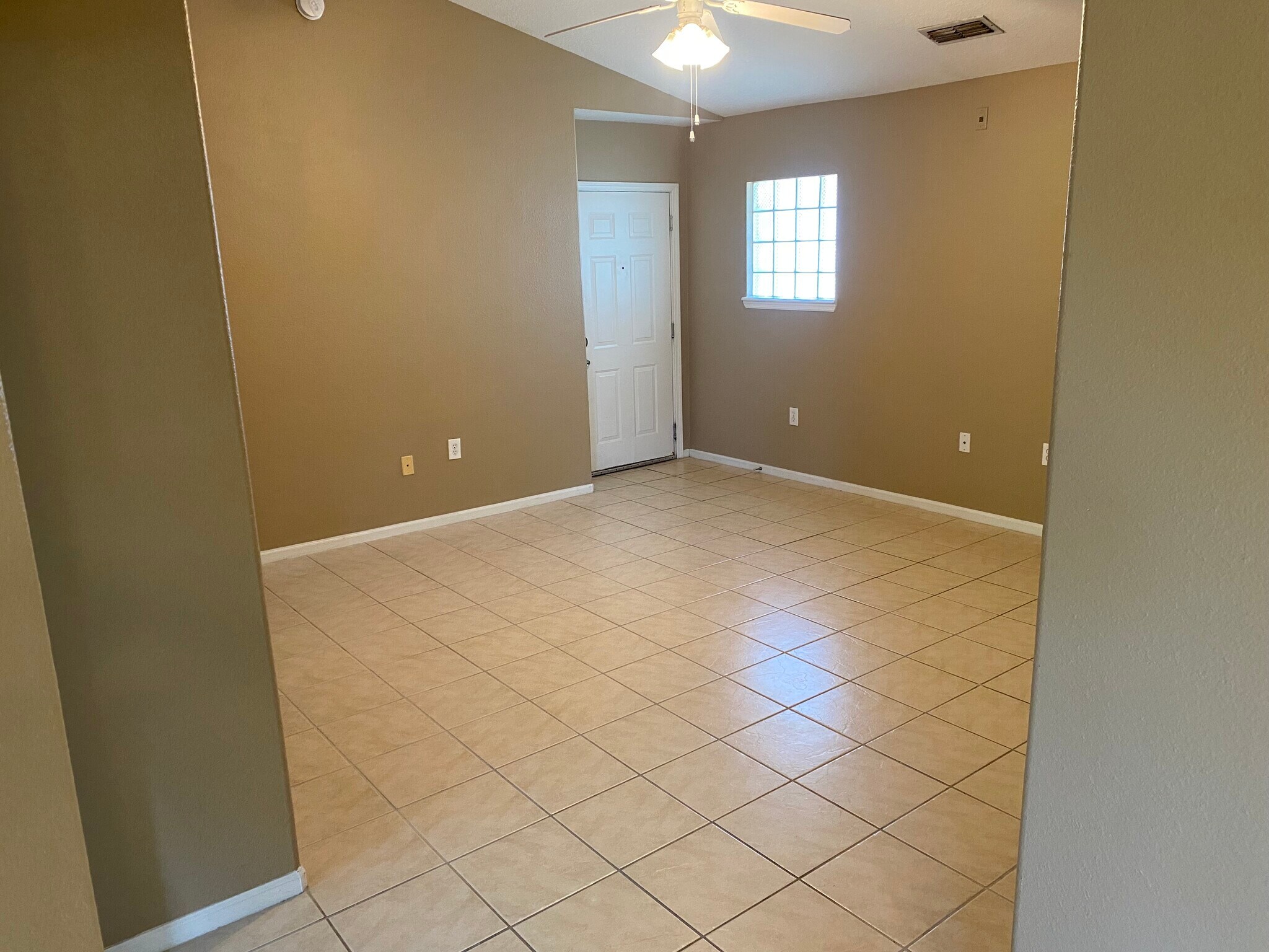 Living room - 1655 The Greens Way