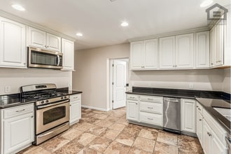 Building Photo - 3Bed/3Bath House at Thomas/7th Ave! Ready for Immediate Move-In! -- NO HOA! FULLY REMODELED!