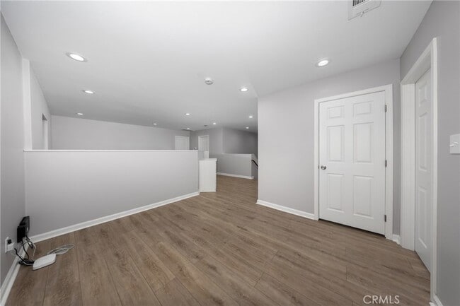 Building Photo - 642 N 6th Ave