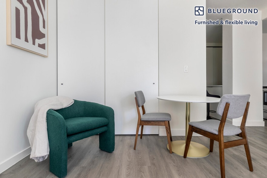 Building Photo - 21 E Chestnut St