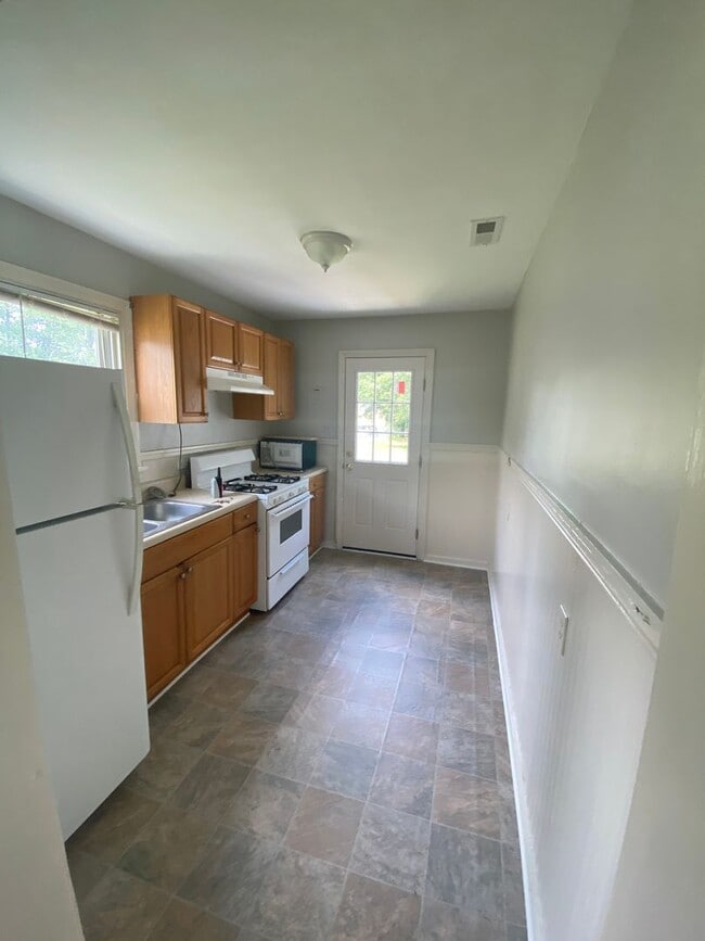 Building Photo - Beautiful 3 Bedroom home off of the Virgin...