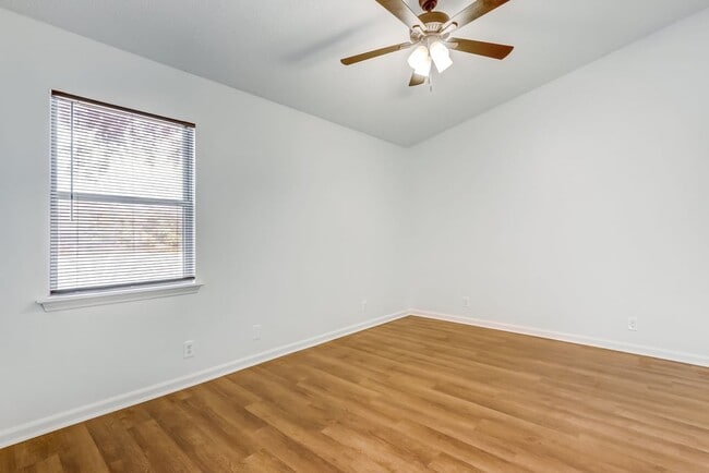 Building Photo - 175 E Lakemont Dr