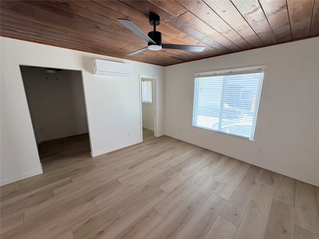 Building Photo - 8 Santa Ana