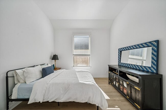 Building Photo - 30207 Gold Finch Pl