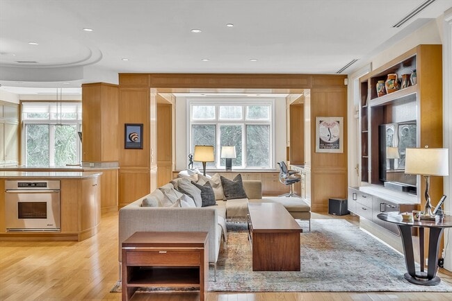 Building Photo - 120 Seaver St