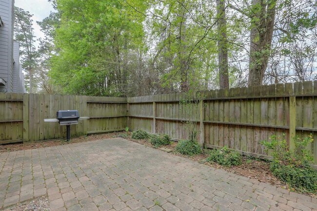 Building Photo - 131 N Villa Oaks Dr