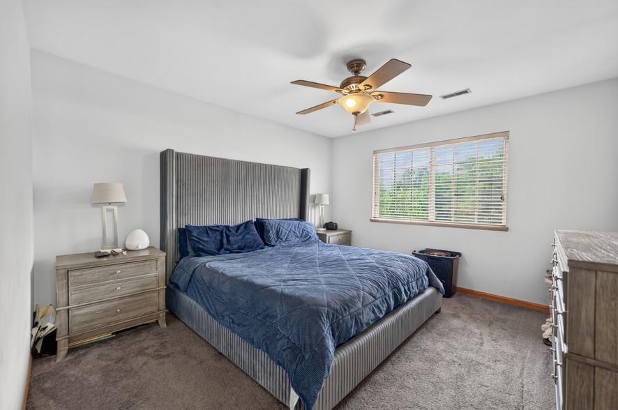 Building Photo - 949 Tanager Ct