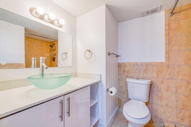 Building Photo - 9001 SW 77th Ave