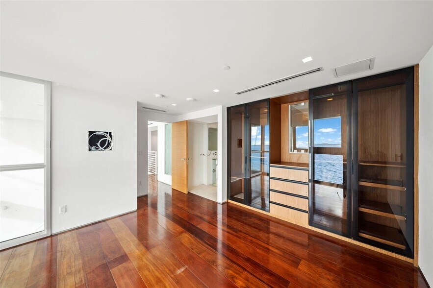 Building Photo - 1331 Brickell Bay Dr