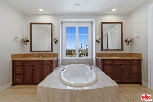 Building Photo - 25561 Prado De Oro