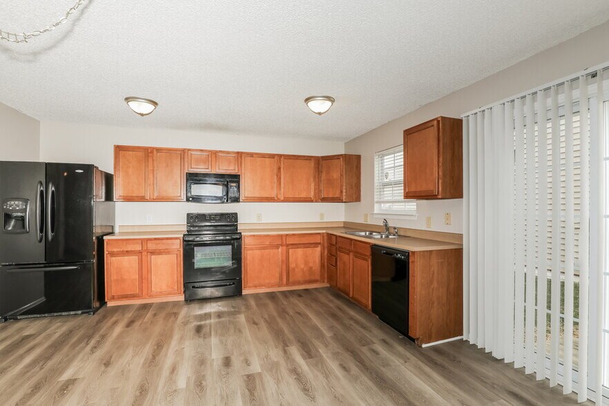 Building Photo - 15459 Border Dr
