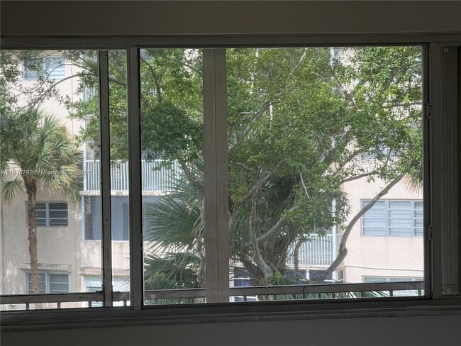 Building Photo - 1540 NE 191st St