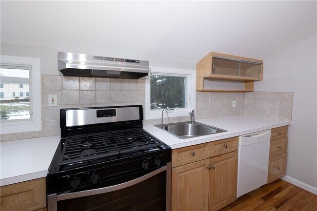 Building Photo - 1 High Hill Farm Pl