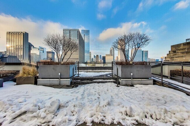 Building Photo - 310 S Michigan Ave