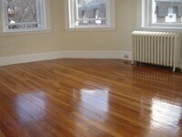 Building Photo - Renovated May 1 Studio NO FEE Heat HW inc Students ok  Seconds to Green line