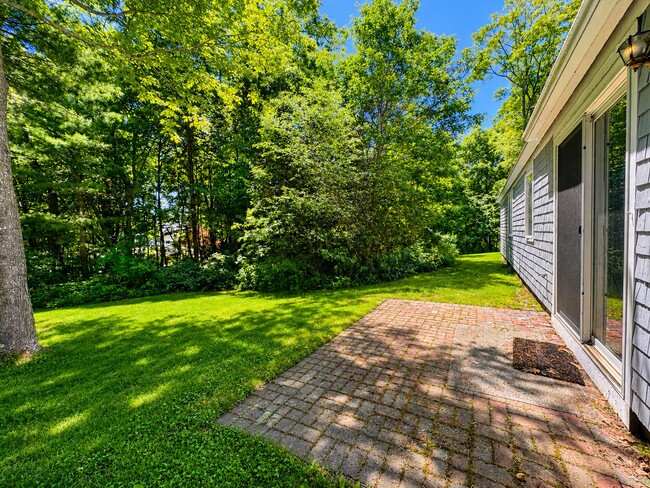 Building Photo - 9 Oakview Dr