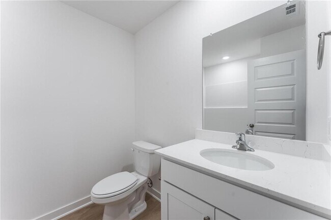 Building Photo - 138 S Maroon Ave