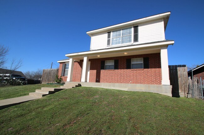 Building Photo - Upgraded 3BR Home | Granite Kitchen, High Ceilings & Gated Backyard | Minutes to Downtown Fort Worth