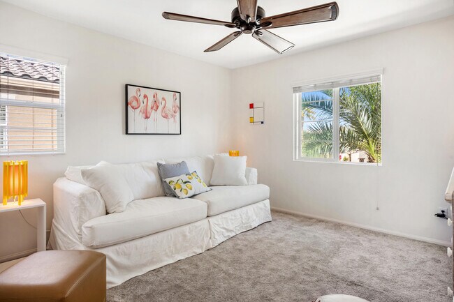 Building Photo - 520 Calle Vibrante