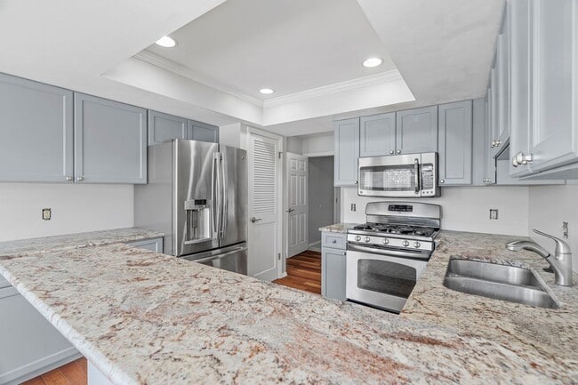 Building Photo - Beautiful 3B/2B Home in St. Charles