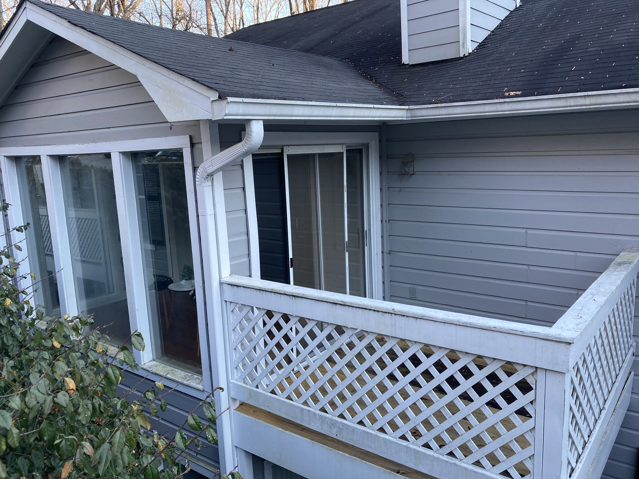 Outside view of balcony - 1405 Vicksburg Plz