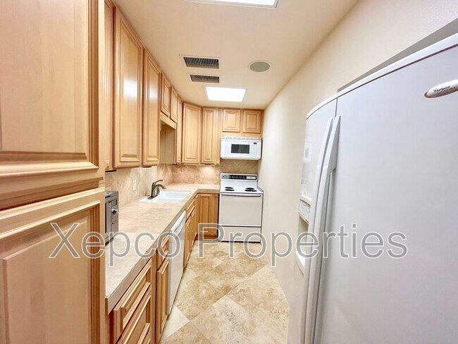 Building Photo - 420 N Villa Ct
