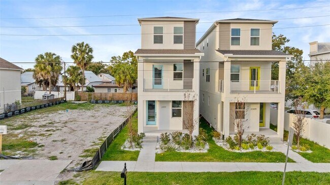 Building Photo - 2311 W Spruce St