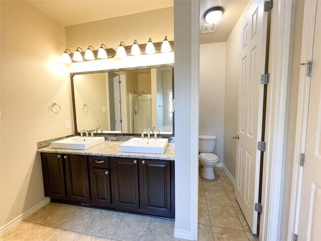 Building Photo - 2605 Tumbling River Dr