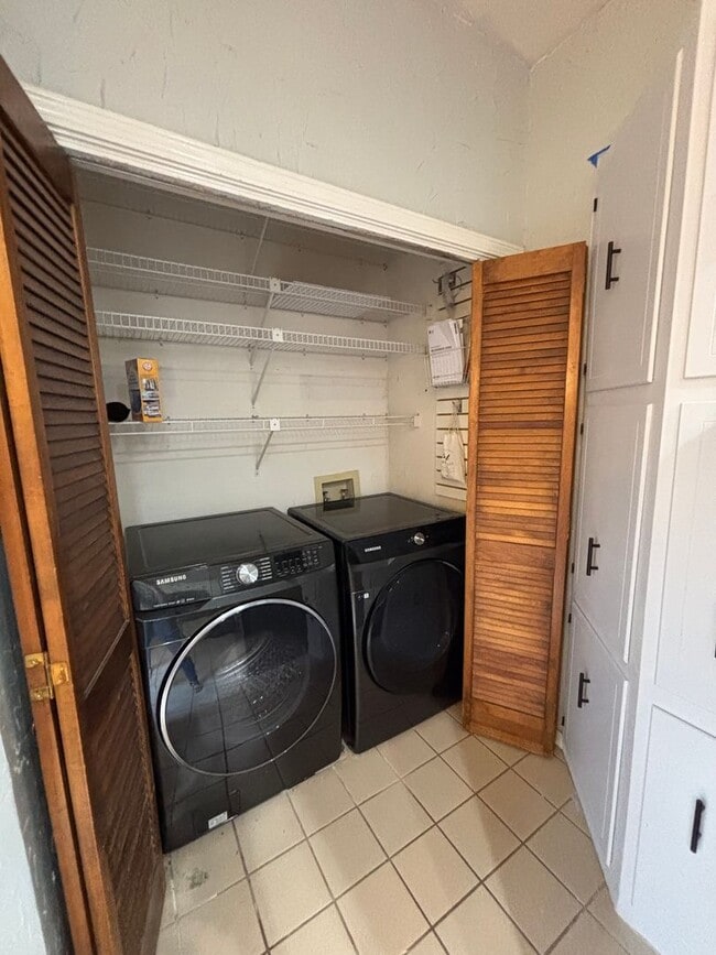 Building Photo - Eastwood on the Bayou