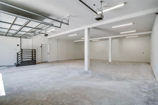 Building Photo - 1408 S Alamo Rd