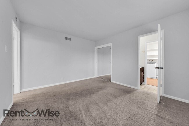 Building Photo - 2406 Kehoe Ave