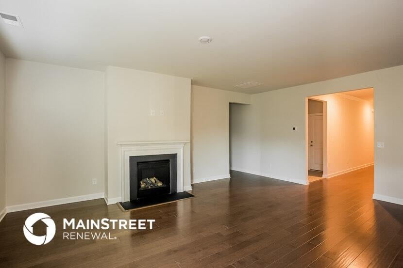 Building Photo - 4015 Honey Locust Dr