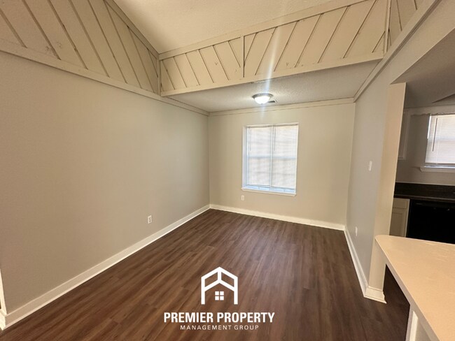 Building Photo - 6577 Beaverlodge Dr