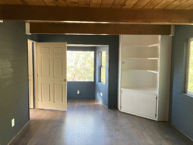 Building Photo - 24655 Marion Ridge Dr