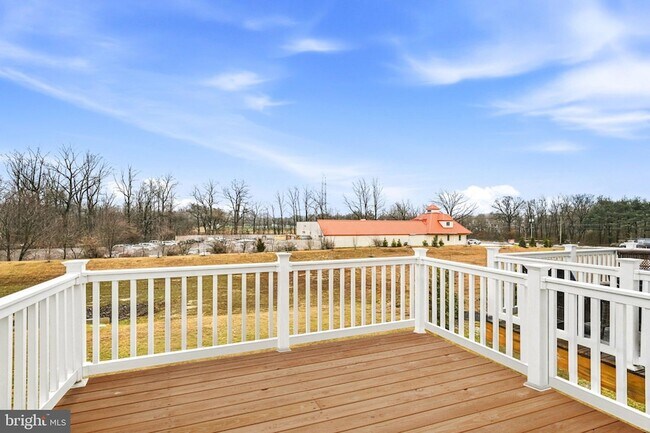 Building Photo - 20 Sister's Farmstead Rd