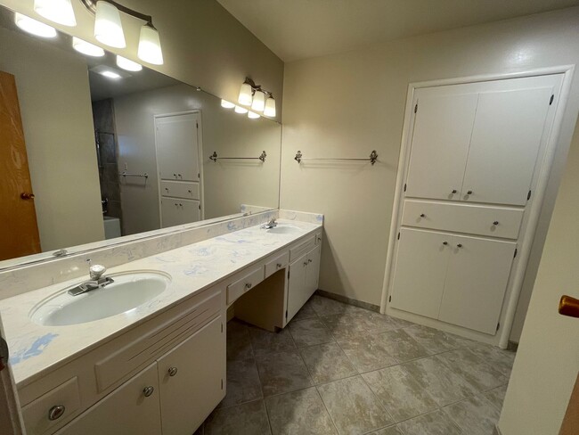 Building Photo - Lovely Santa Rosa 3 bedroom 3 bathroom Hom...