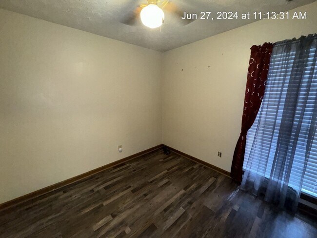 Building Photo - 501 Hollyberry Ln