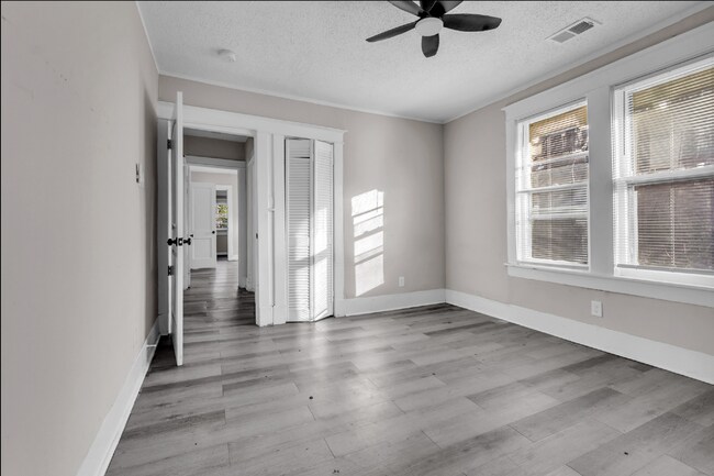 Building Photo - Charming 3-Bedroom/2-Bath Home|Section 8 Welcome| Available Now!