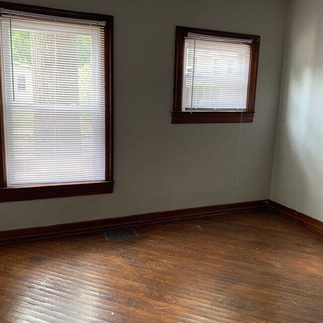 Building Photo - 800 N Lincoln St